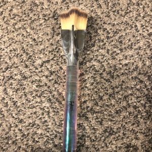 It cosmetics star makeup brush